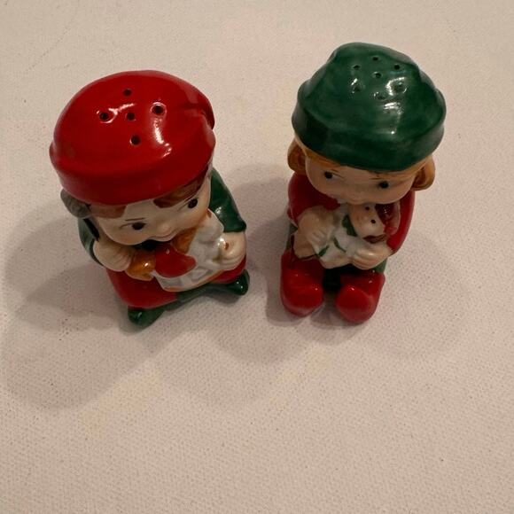 Vintage Avon Santa's Helpers 1983 Salt & Pepper Shakers No Box - Picture 2 of 5